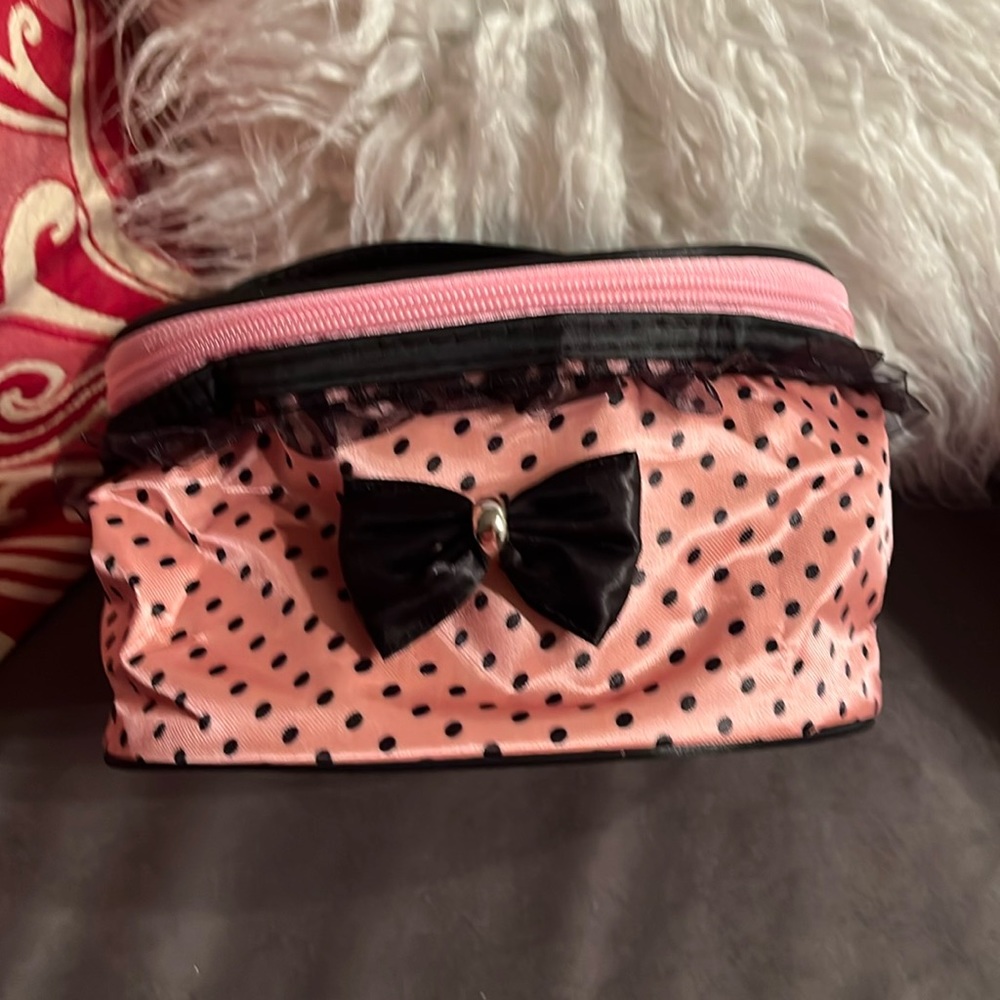 ❤️‍🔥BOGO free (equal or lesser value). Makeup bag